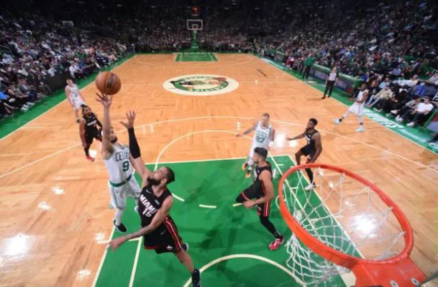 安卓APP-斯马特缺席怀特做先锋 绿军完美开局由他定基调