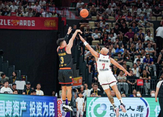 KAIYUN移动端-贺希宁：没有团队帮助我拿不到MVP，感谢今晚所有人复出的努力