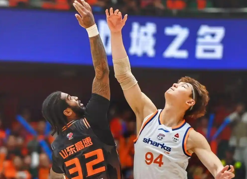 开云iOS-28分惨败！山东男篮0比2遭淘汰，双外援挂零，全队无斗志潦草收官